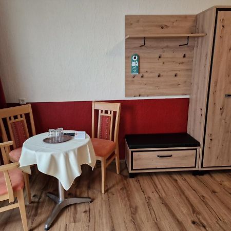 Hotel Weinhaus Am Stiftstor トライス・カーデン エクステリア 写真