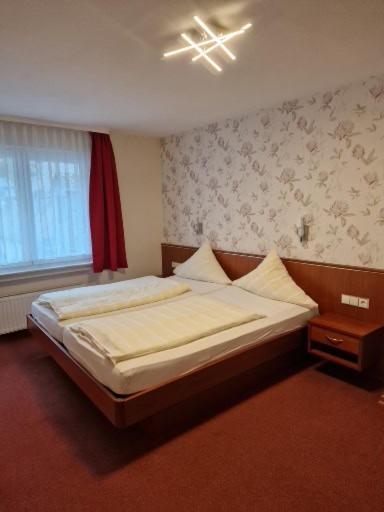 Hotel Weinhaus Am Stiftstor トライス・カーデン エクステリア 写真