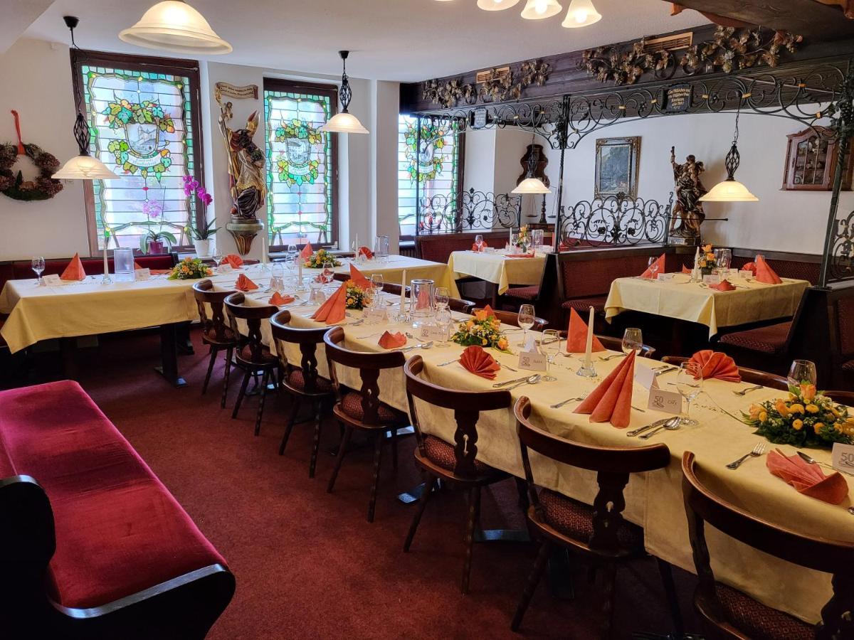 Hotel Weinhaus Am Stiftstor トライス・カーデン エクステリア 写真