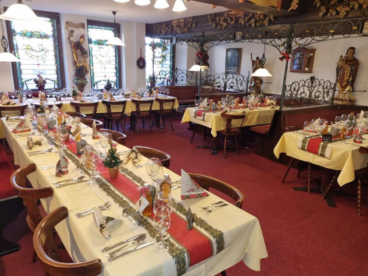 Hotel Weinhaus Am Stiftstor トライス・カーデン エクステリア 写真