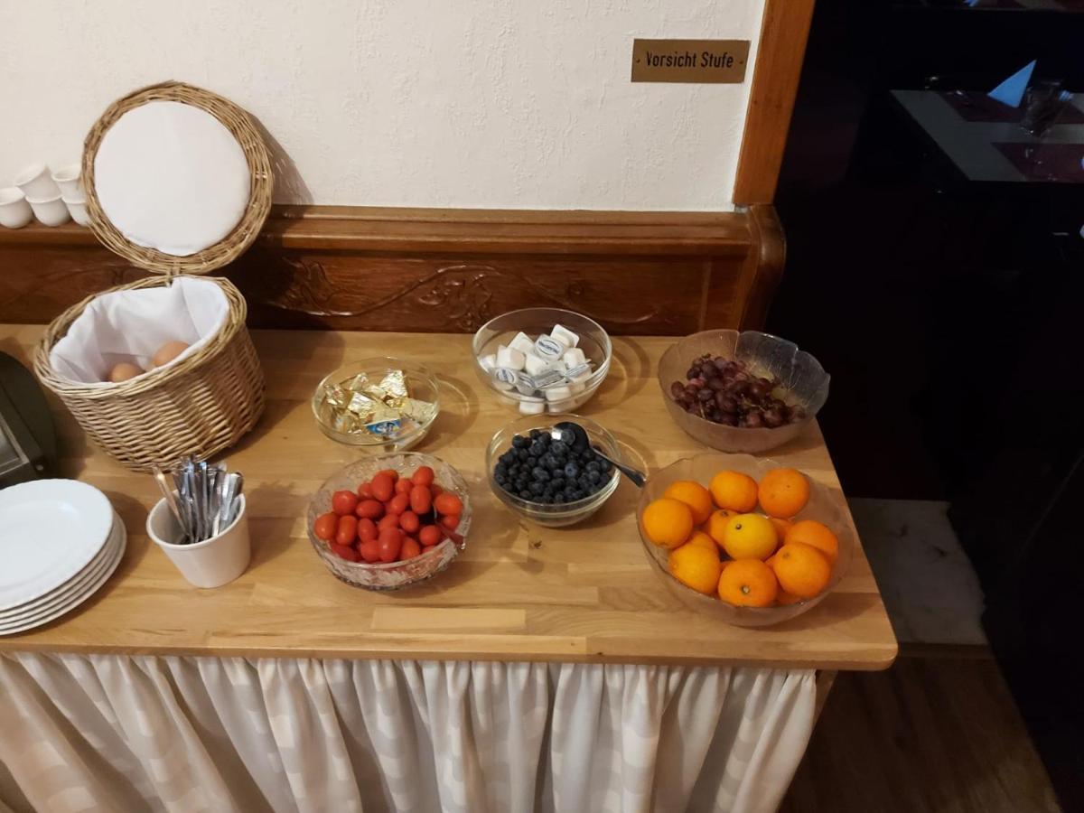 Hotel Weinhaus Am Stiftstor トライス・カーデン エクステリア 写真