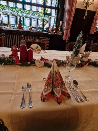 Hotel Weinhaus Am Stiftstor トライス・カーデン エクステリア 写真
