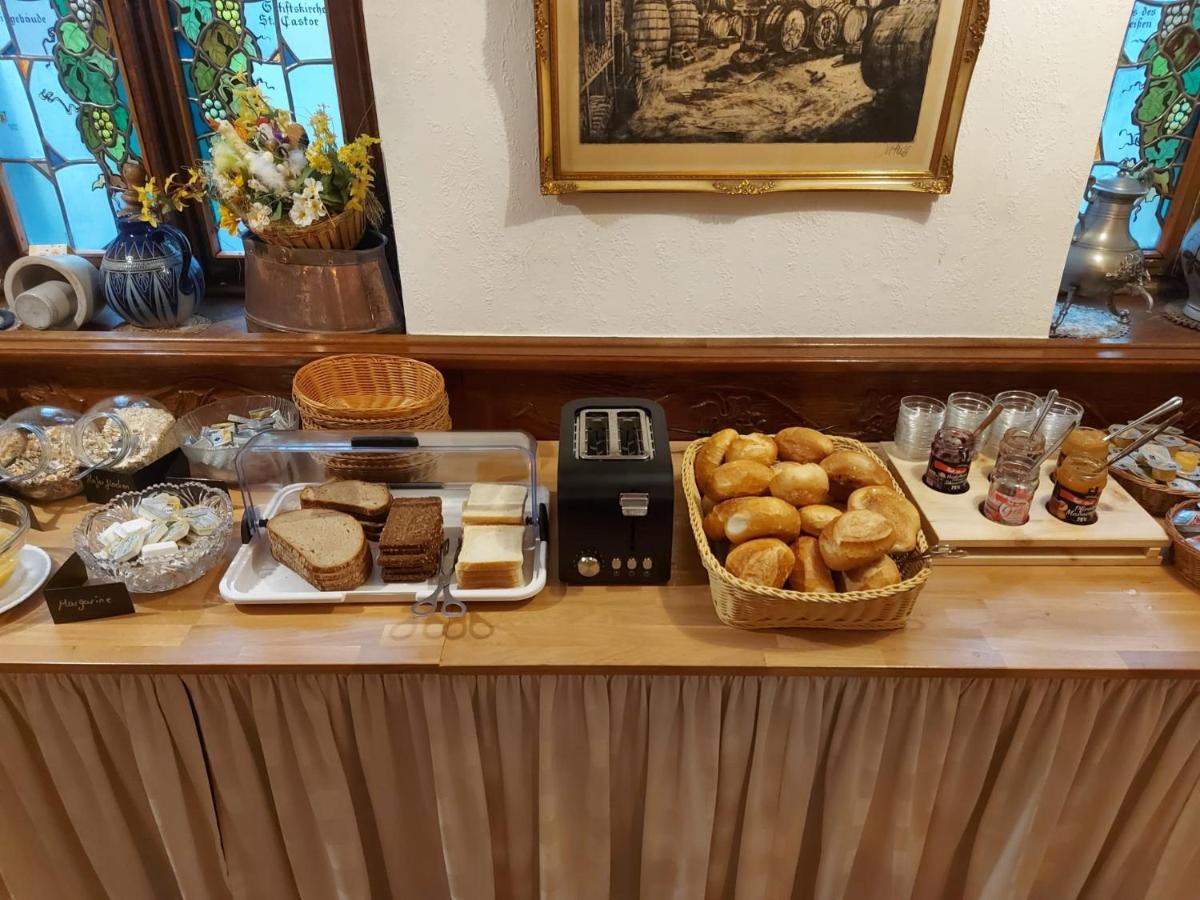 Hotel Weinhaus Am Stiftstor トライス・カーデン エクステリア 写真