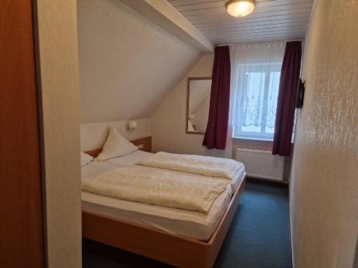 Hotel Weinhaus Am Stiftstor トライス・カーデン エクステリア 写真