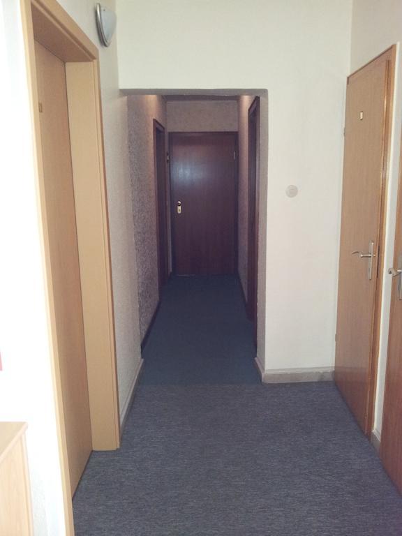 Hotel Weinhaus Am Stiftstor トライス・カーデン エクステリア 写真