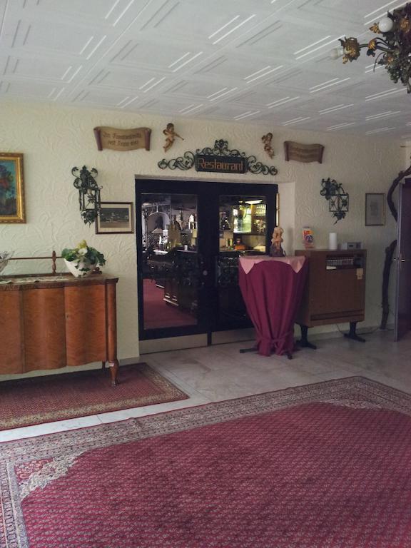 Hotel Weinhaus Am Stiftstor トライス・カーデン エクステリア 写真