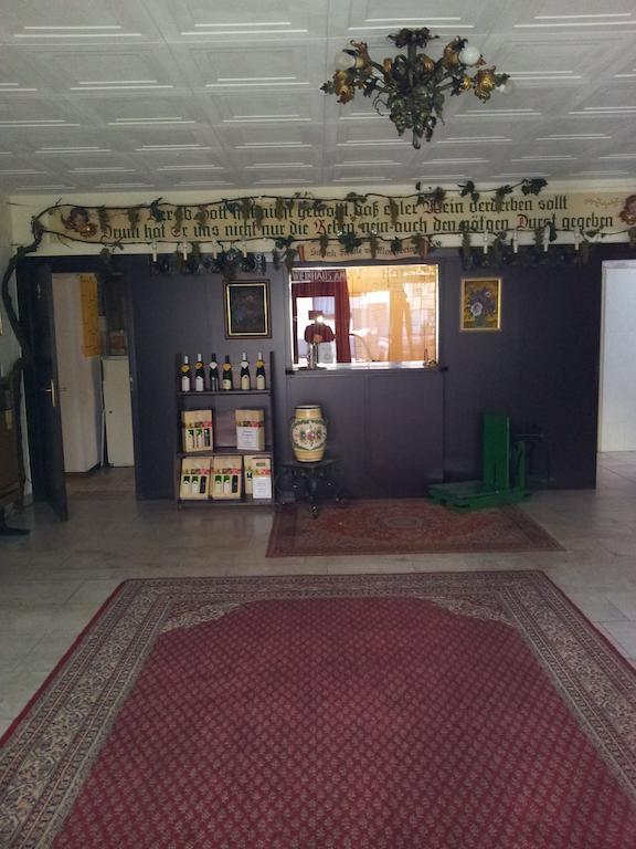 Hotel Weinhaus Am Stiftstor トライス・カーデン エクステリア 写真