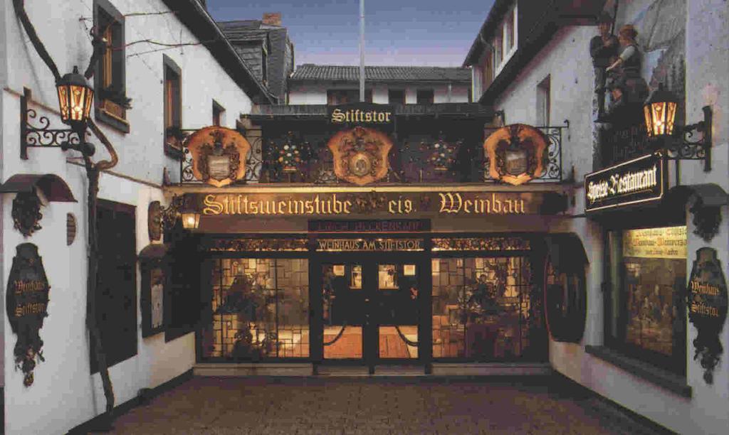 Hotel Weinhaus Am Stiftstor トライス・カーデン エクステリア 写真