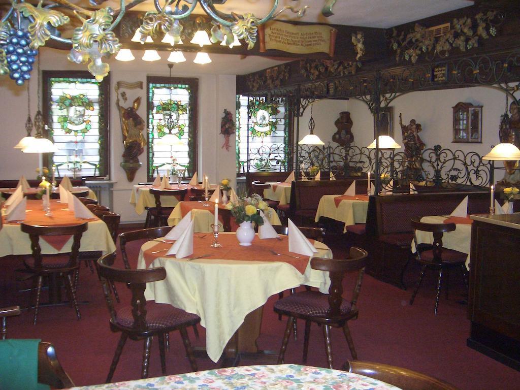 Hotel Weinhaus Am Stiftstor トライス・カーデン エクステリア 写真